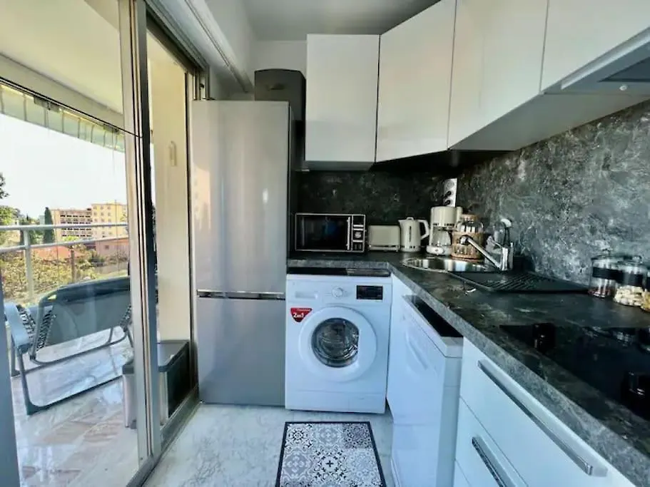 Apartment Grande Terrasse Vue Degagee Mer En Basse Californie Cannes France